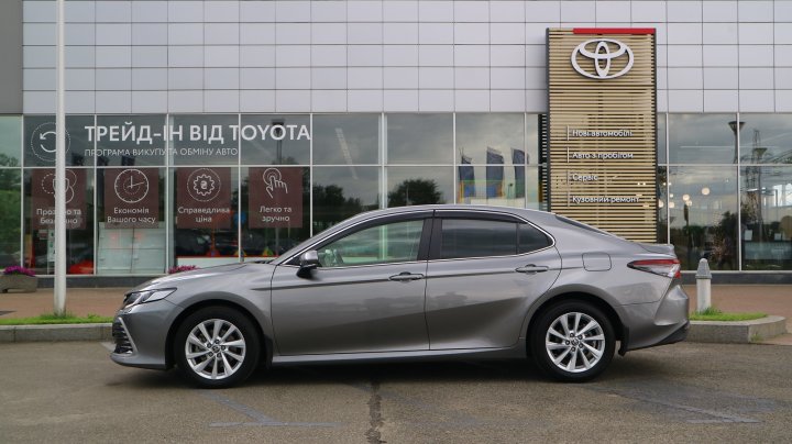 Toyota Camry Comfort 2023