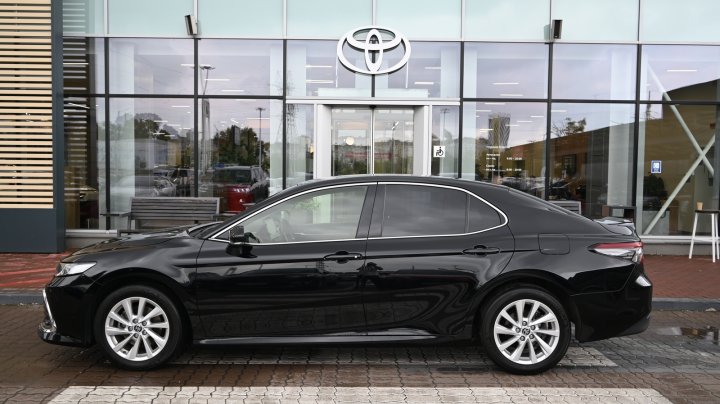 Toyota Camry Prestige 2023