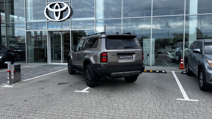 Toyota Land Cruiser Prado Premium 2024