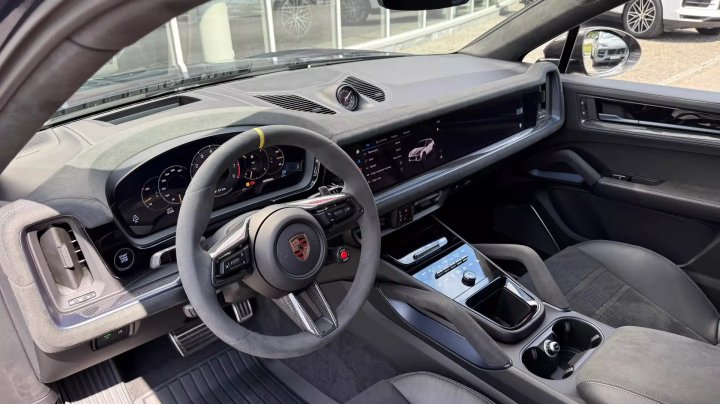 2025 Porsche Cayenne Turbo GT 0