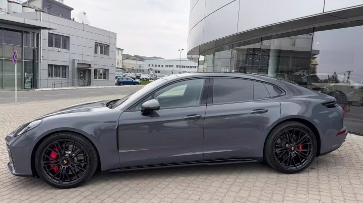 2026 Porsche Panamera GTS 0