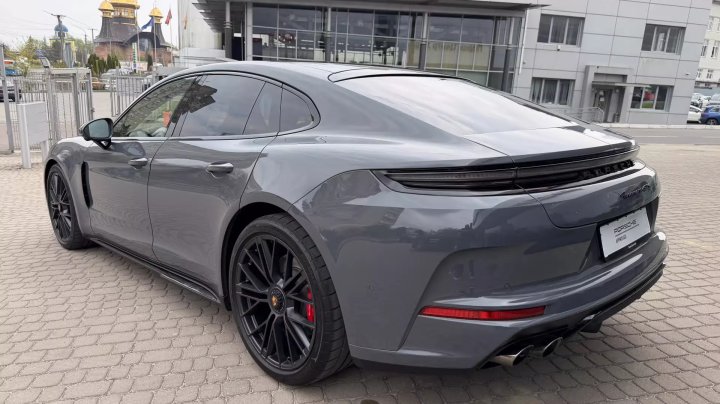 2026 Porsche Panamera GTS 0
