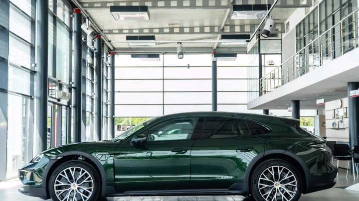 2025 Porsche Taycan 4 Cross Turismo 0